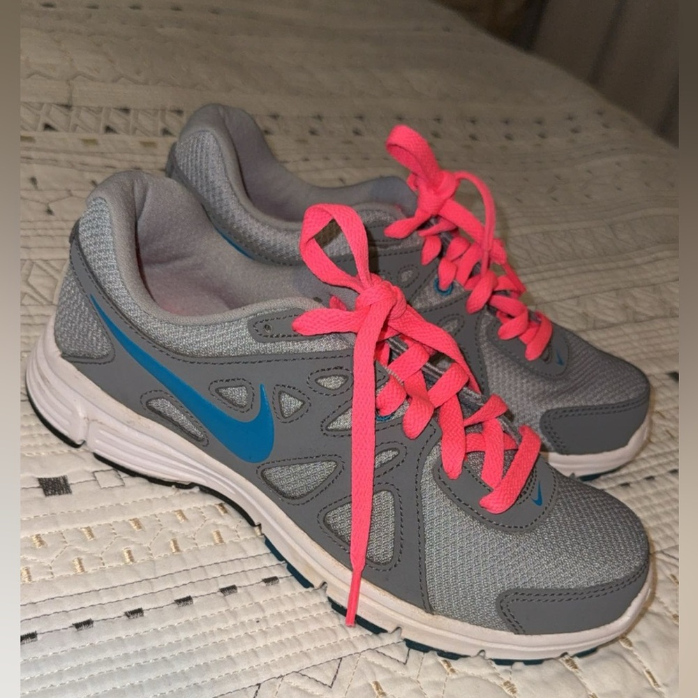 Nike Women's Gray and Pink Athletic Shoes - Picture 3 of 5